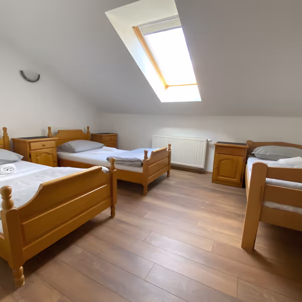 Trokrevetna soba u Motelu Vujeva u Livnu.